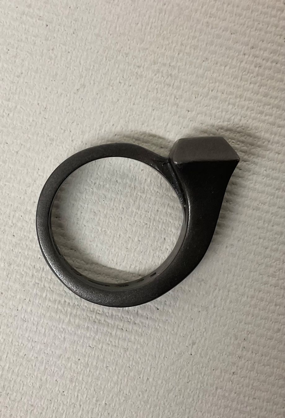Bottega Veneta Anelli: Bottega Veneta Fingerring, Nagel, Silber – Usato da Zürich venduto da -Panoptikum-