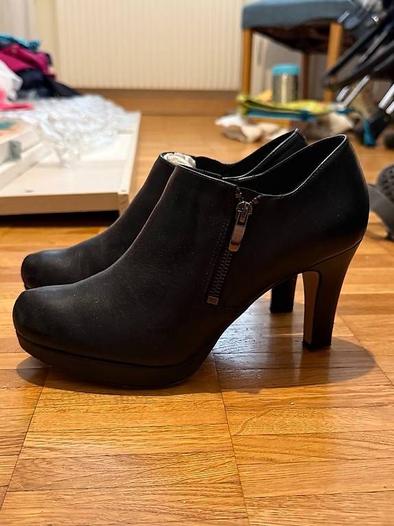 Scarpe da donna: chaussures clarks pour femme taille 40 – Usato da Lausanne venduto da beatriz_g