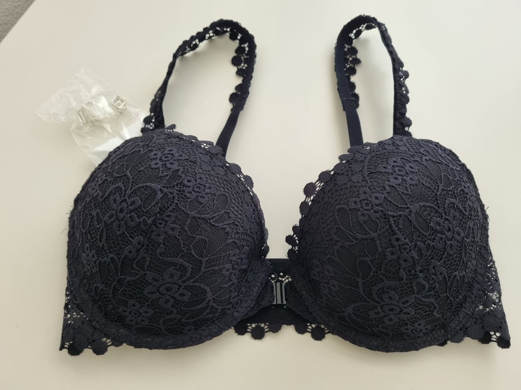 Sonstige Unterwäsche: BH schwarz D 75 mit Vorderverschluss – Neu und originalverpackt aus Zofingen von Felpa