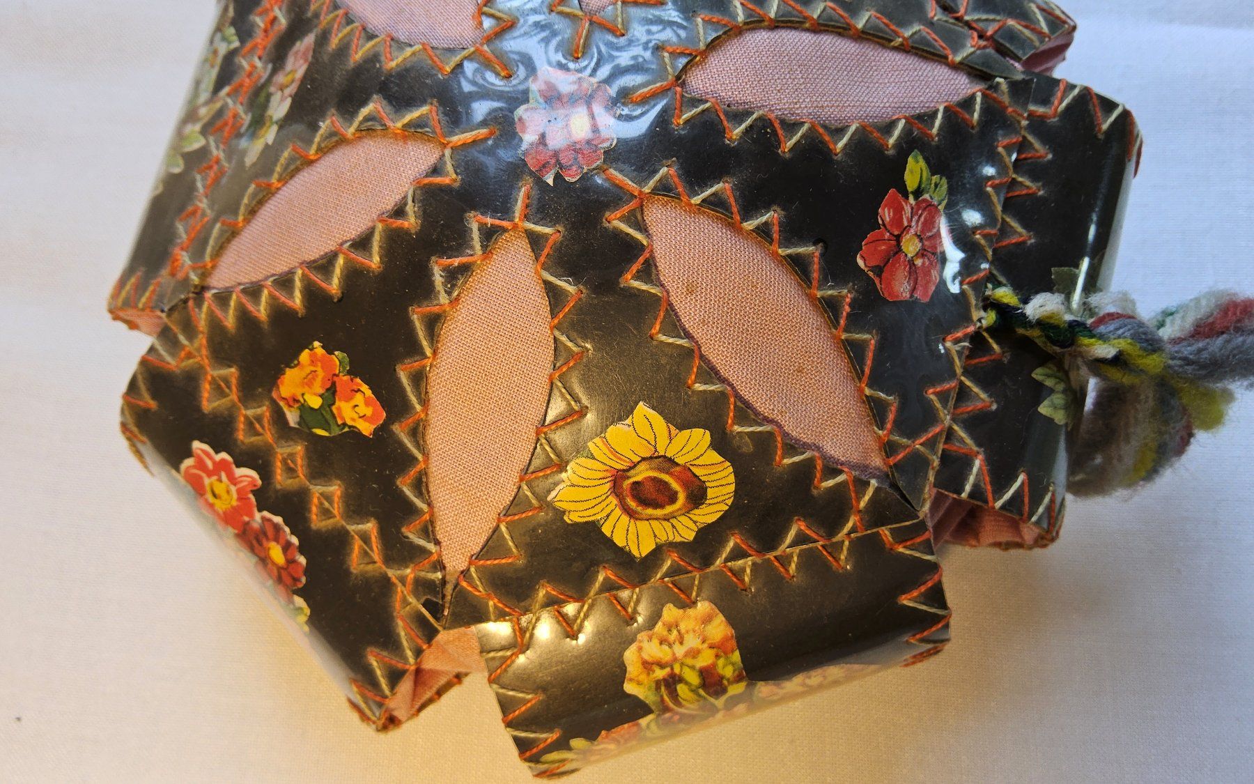 Barattoli: Antike Schatulle mit Blumenmuster, Handarbeit, ca. 1930-40 – Usato da Zürich venduto da philpip 8