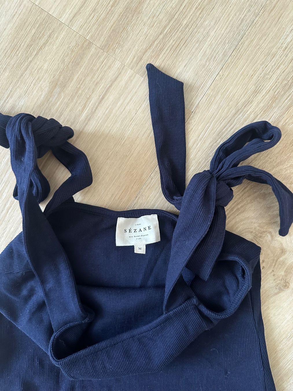 Sezane Vestiti: Kleid mit Schleifen von Sézane – Usato da Einsiedeln venduto da bet_6nlq 1