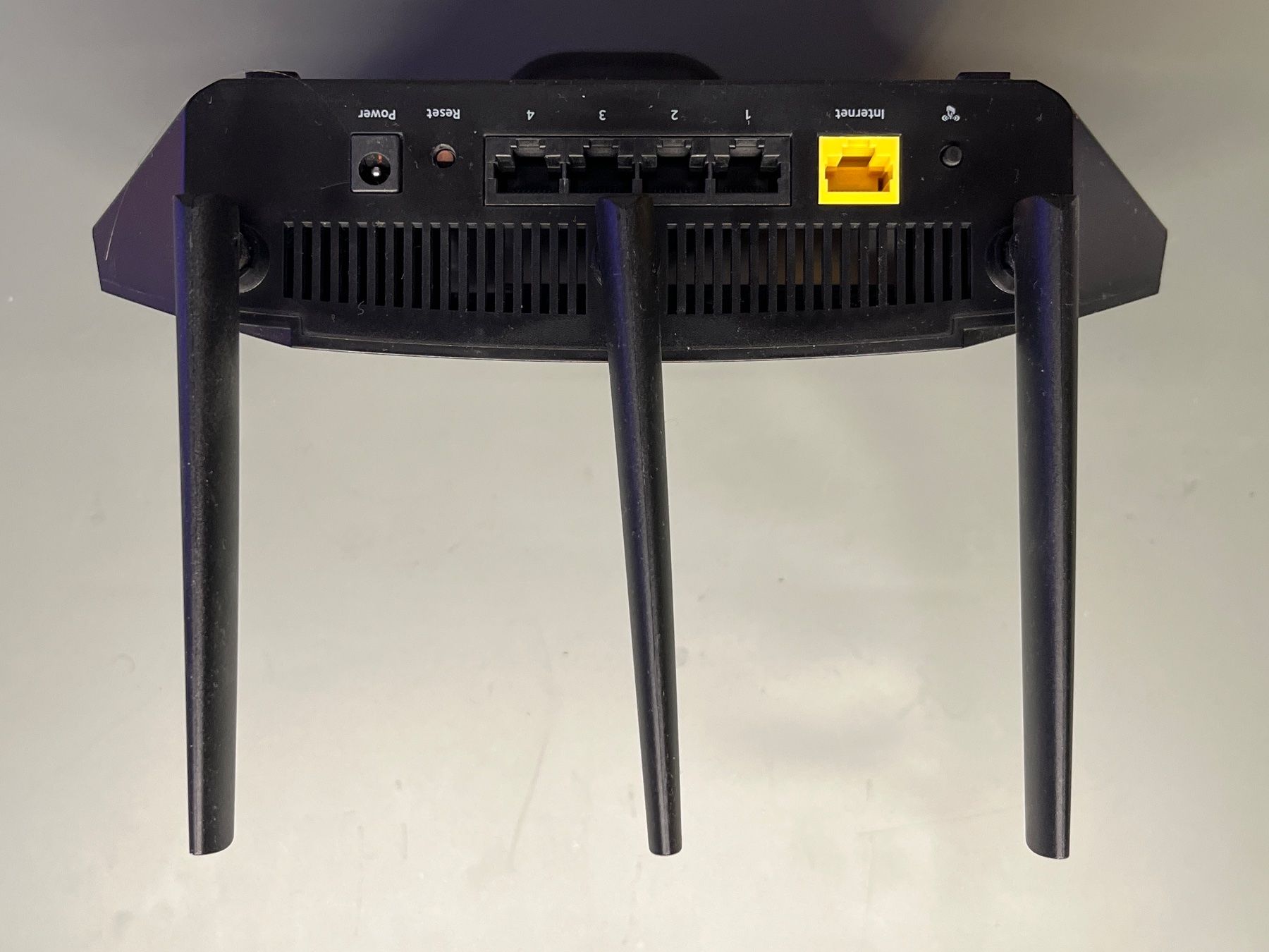 Netgear Modem & Router: Netgear Wifi 6 Router AX1800 – Usato da Werthenstein venduto da Noeschuu 3