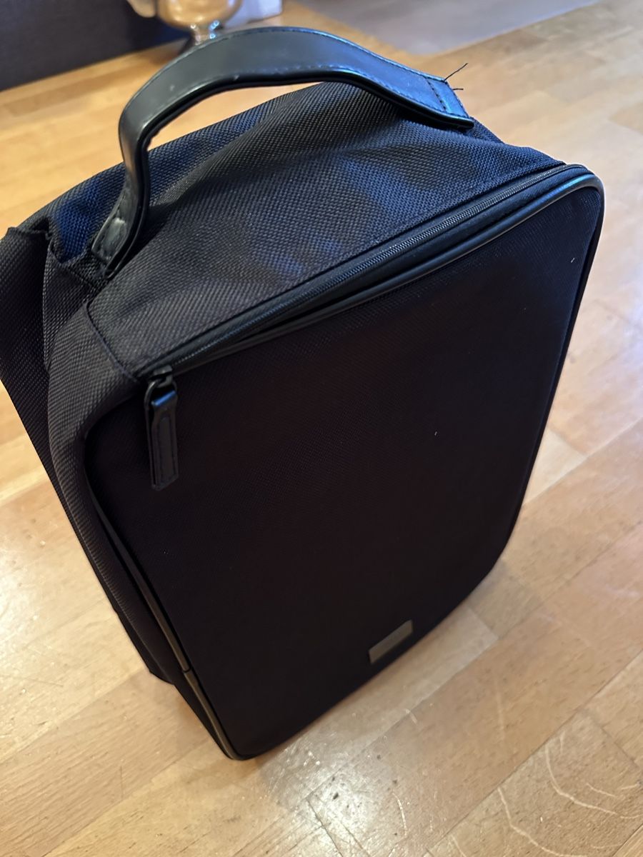 Hugo Boss Taschen: Boss Parfüm Schuhtasche – Gebraucht aus Bern von Ruhrallee 3