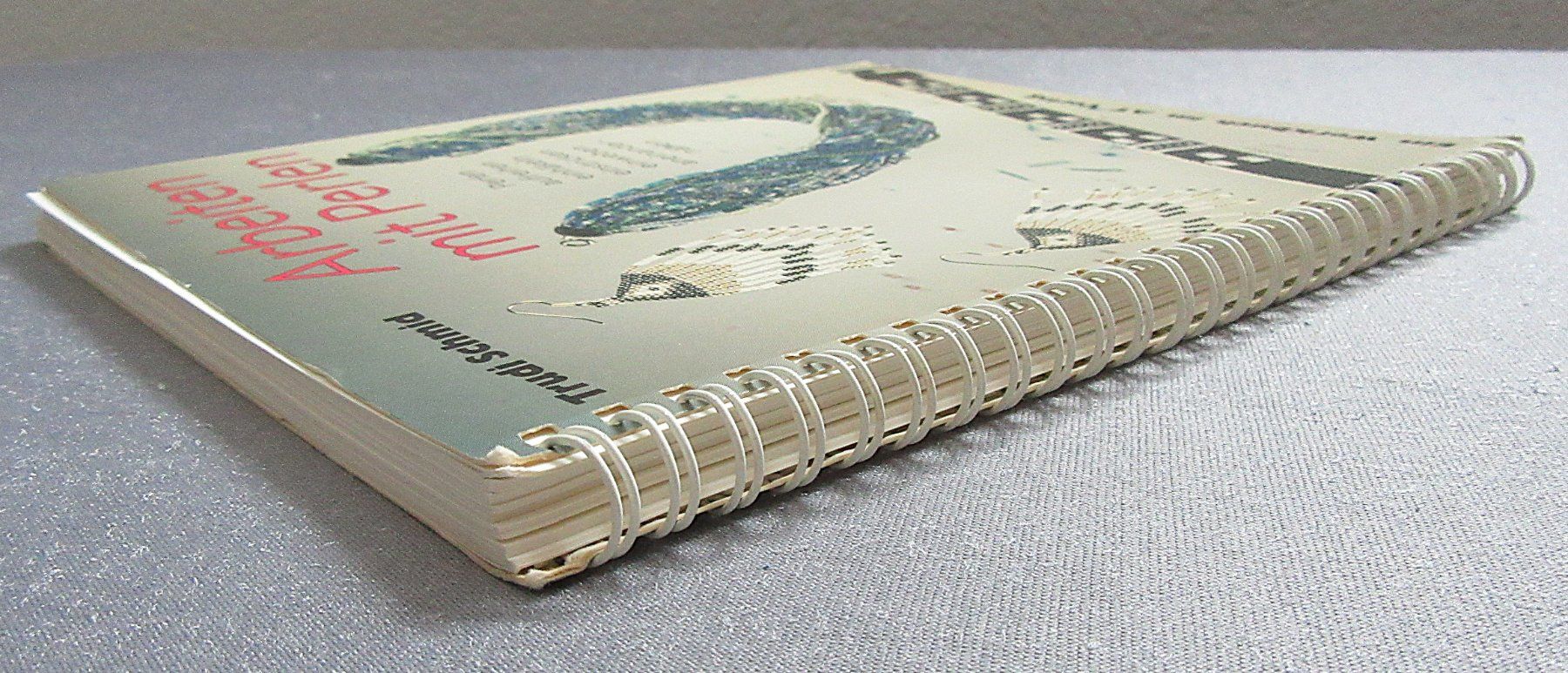 Bücher: Arbeiten mit Perlen - ein Werkbuch von Trudi Schmid – Gebraucht aus Auenstein von Padabimbim 9