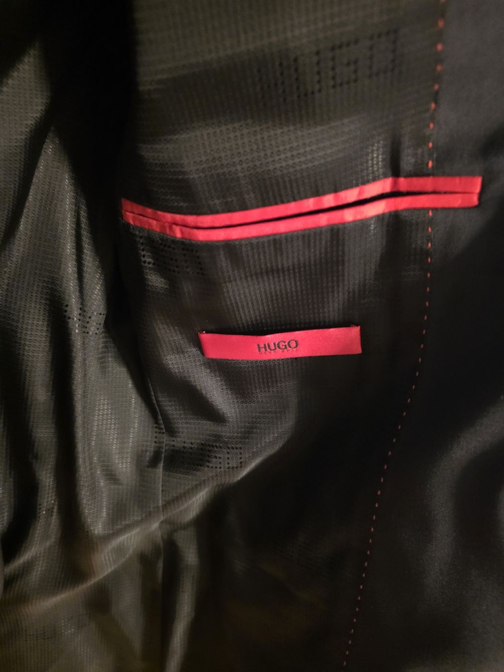 Hugo Boss Costumes: HUGO BOSS Anzug schwarz – D'occasion à Zofingen par Zappelphillipp 1