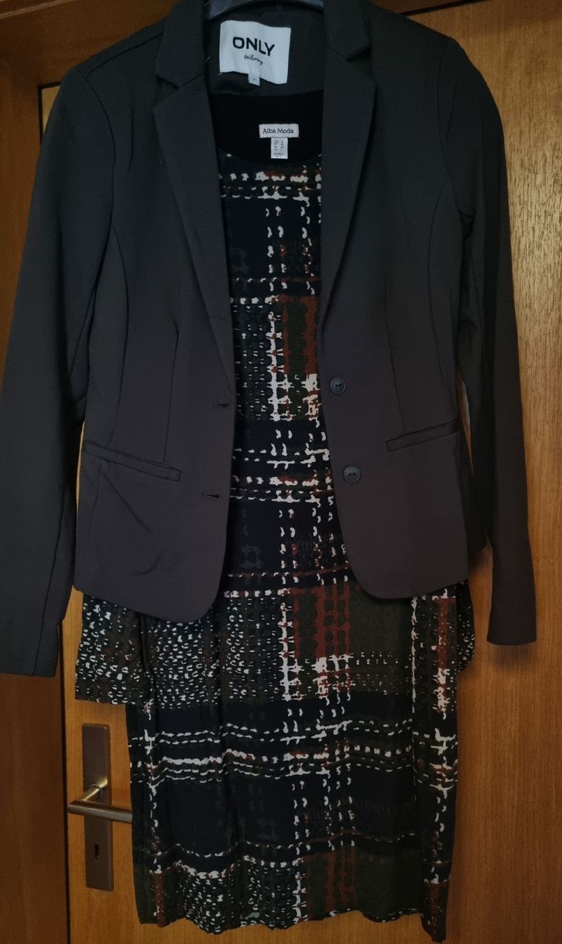 Lotti di vestiti: Alba Mode Kleid und ONLY Blazer – Usato da Vättis venduto da cala010