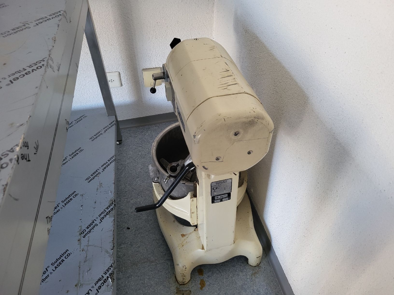 Elettrodomestici da cucina: Hobart Küchenmaschine gebraucht – Usato da Kirchberg SG venduto da rx-8 2