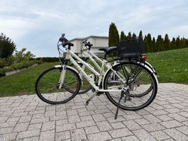 Zwei Trekkingräder Stevens weiss sehr guter Zustand