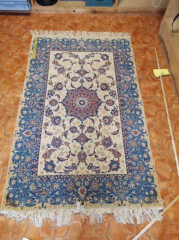Teppiche: Isfahan Seidenteppich, Orientteppich, Isphan Teppich – Gebraucht aus Wiedlisbach von materialkreislauf