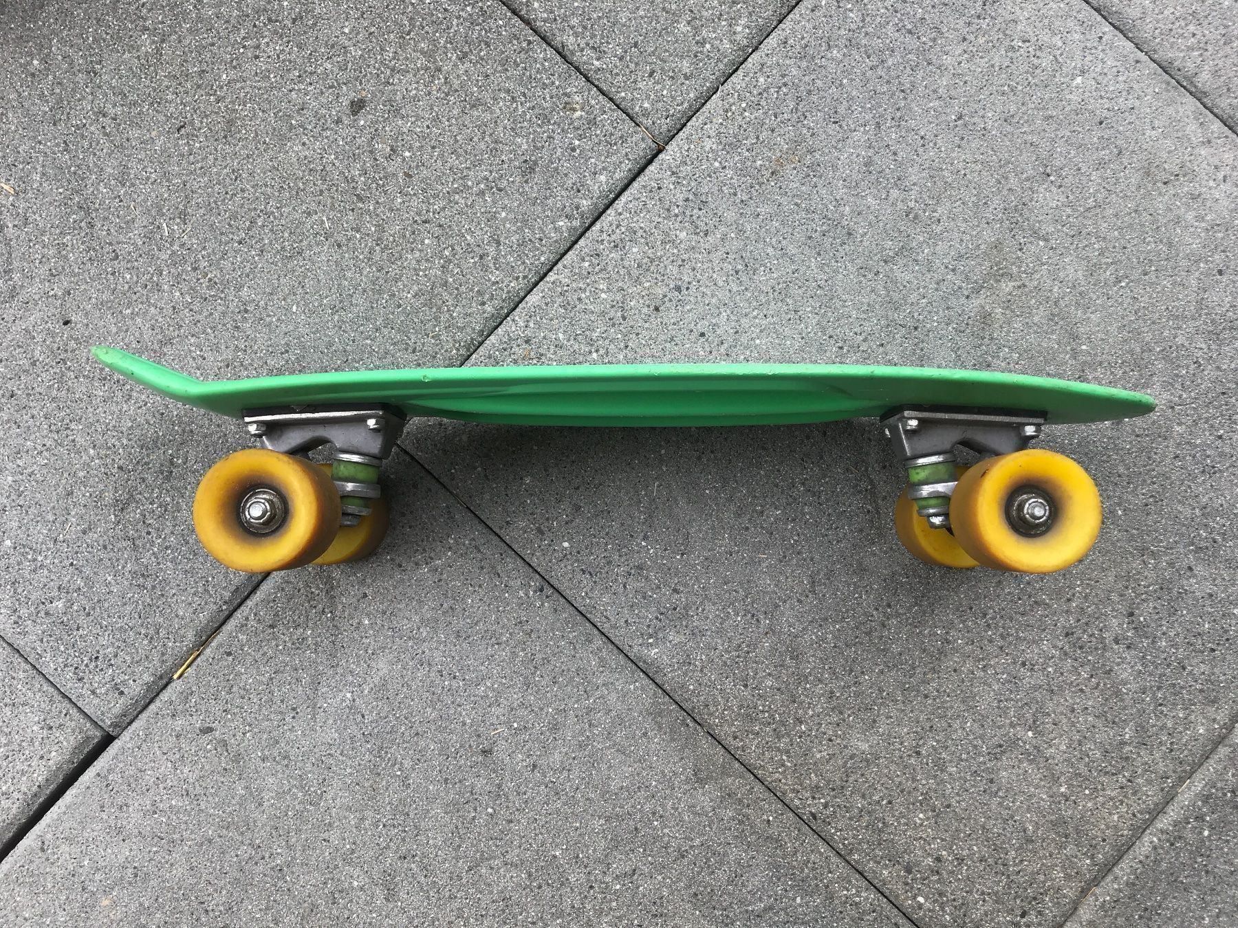 Penny Skateboards Skateboards: Skateboard / Pennyboard grün – Gebraucht aus Bremgarten AG von Belana0 1