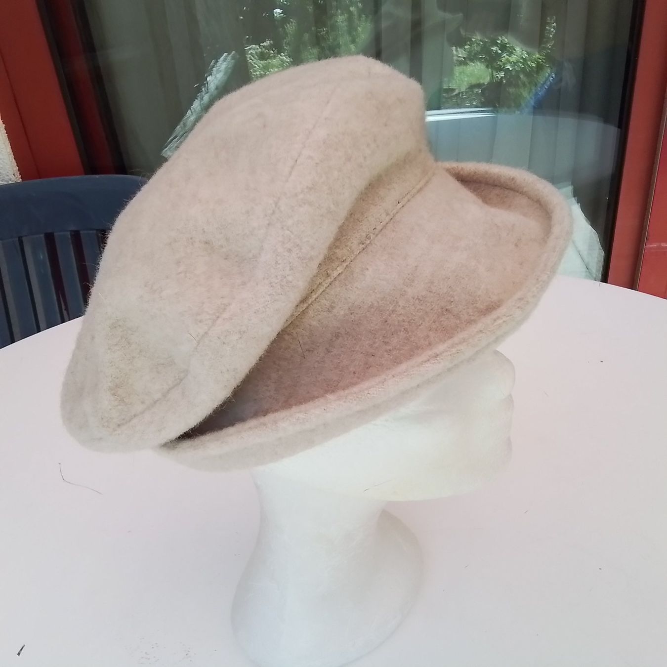 Hüte, Mützen & Caps: elegante Damen Mütze – Gebraucht aus Oberurnen von DVDL 1