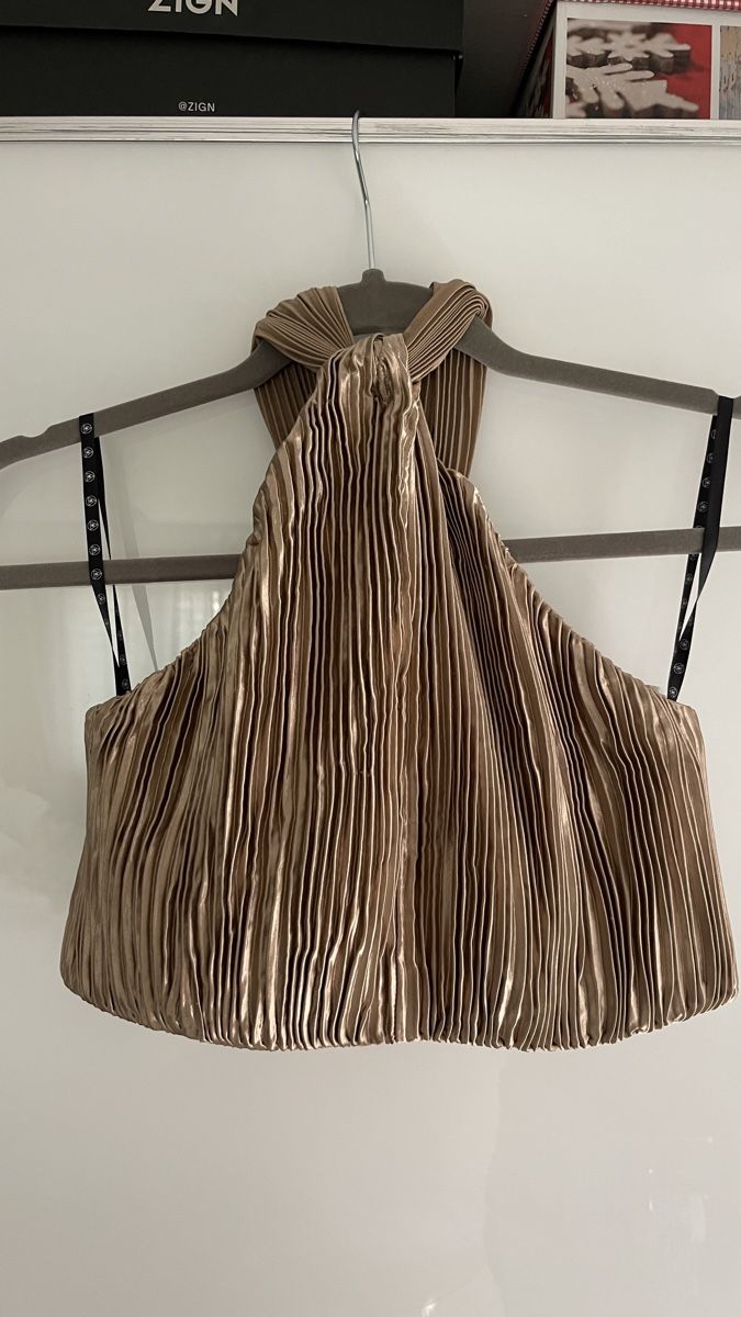Top: Missguided Halter Neck Croptop – Nuovo e nell'imballaggio originale da Lausen venduto da sim_hgp6