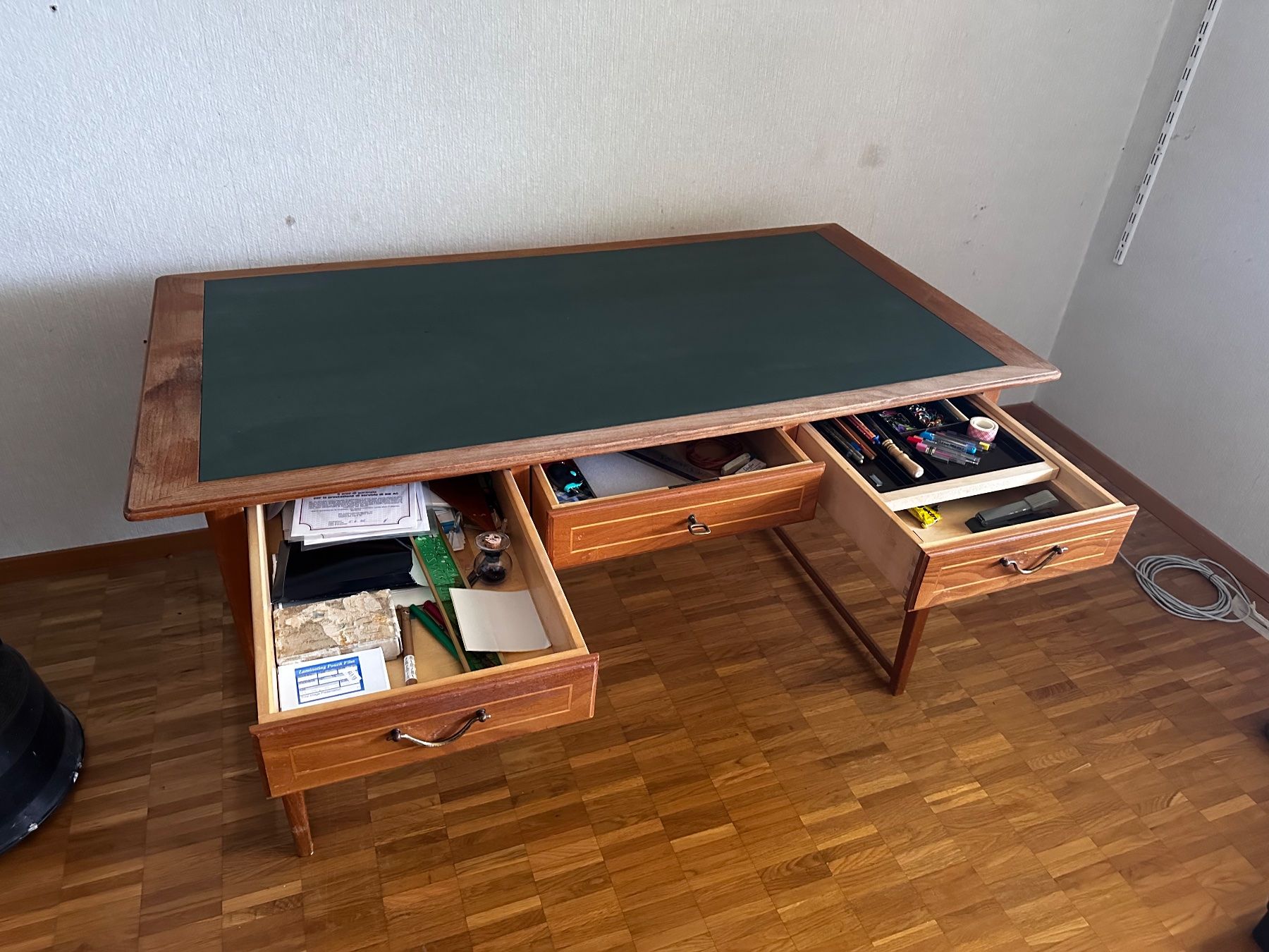 Scrivanie: Holz Büro Tisch massiv – Usato da Winterthur venduto da Bruhag68 1
