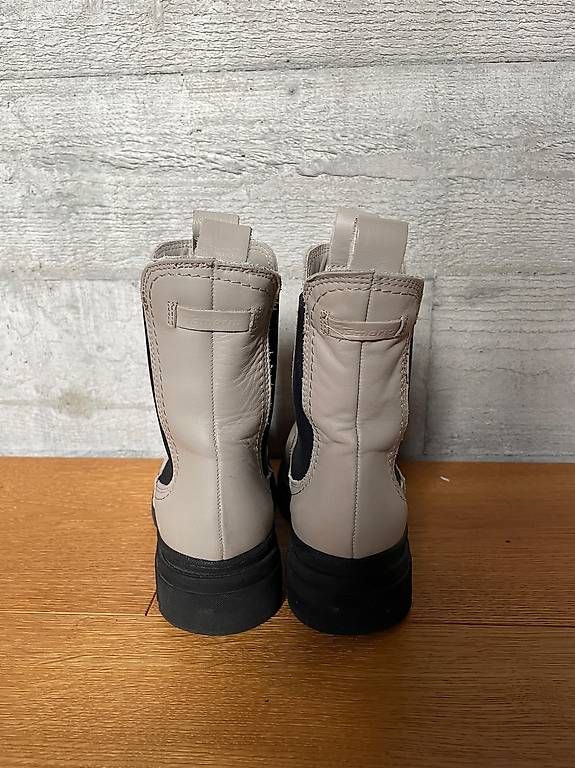 Damenschuhe: Chelsea Boots grau Gr. 37 – Gebraucht aus Flims Dorf von HB450 3