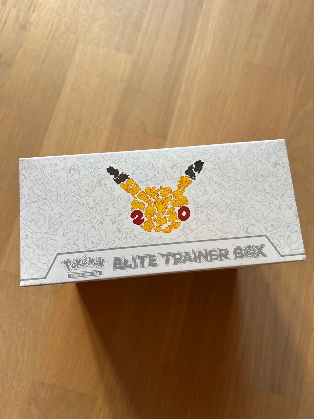 Pokémon Sammelbilder & Trading cards: POKEMON GENERATIONS ETB ELITE TRAINER BOX 20TH ANNIVERSARY – Neu und originalverpackt aus Locarno von  5
