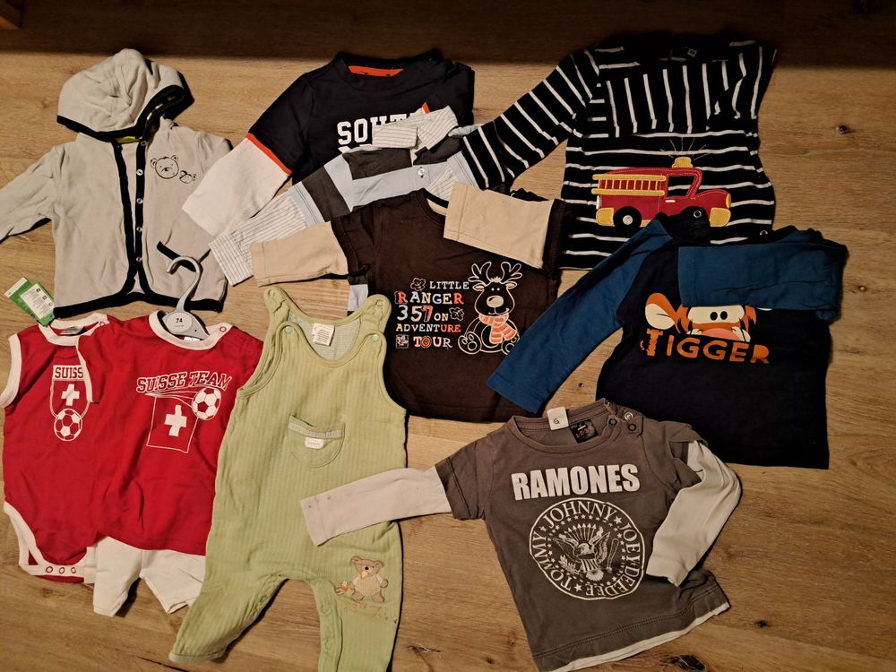 Ensembles coordonnés: Kleiderpaket 32 Stück Große 74 – D'occasion à Adliswil par das_lfj6 2