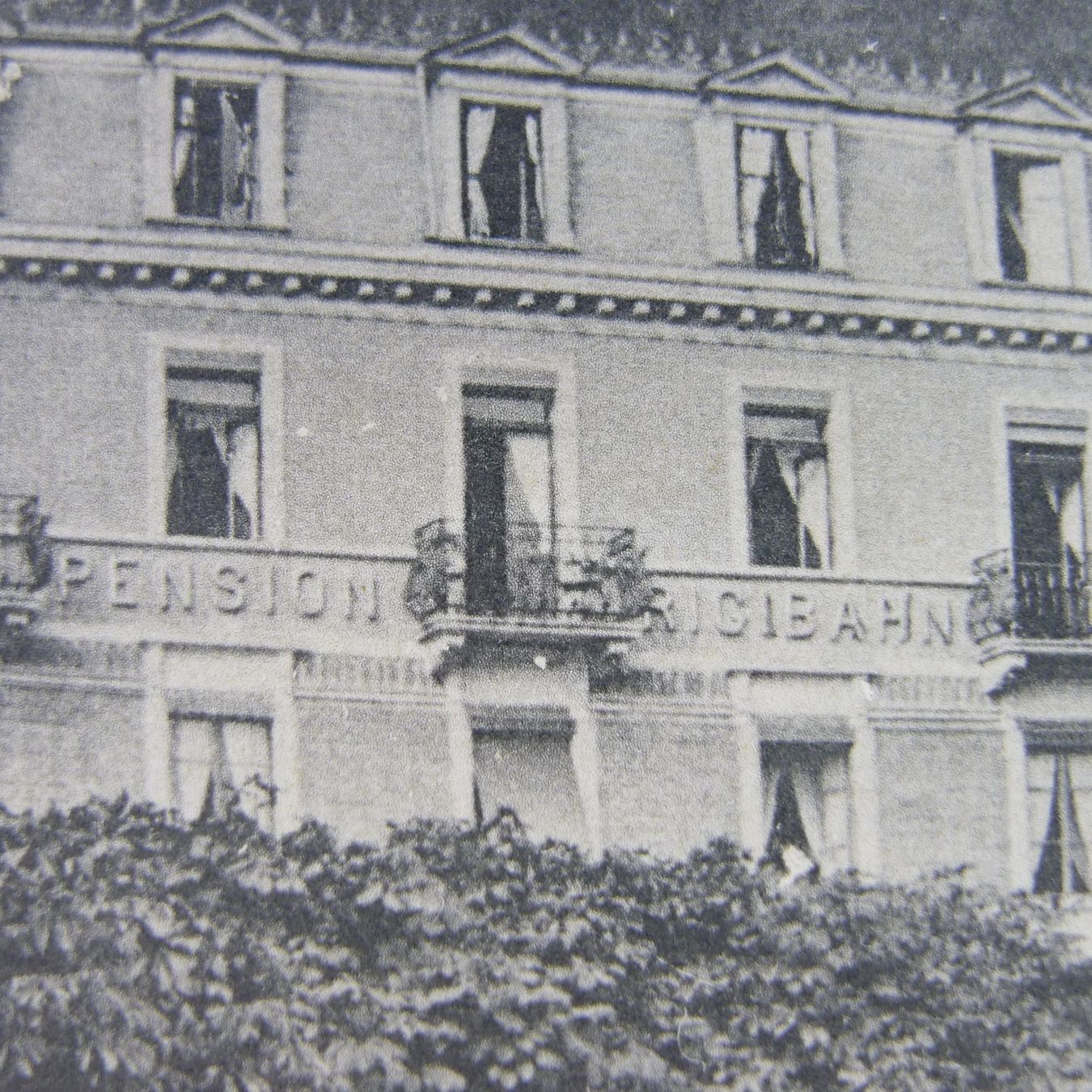 Cartoline postali: 1903, Vitznau HOTEL RIGI-BAHN, Ansichtskarte belebt – Usato da Ebikon venduto da SilvioFreund 3