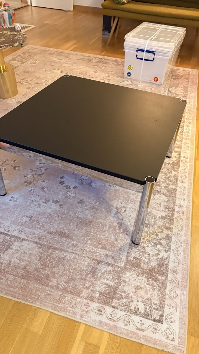 Tavoli: USM Haller Table, black, square 75x75cm couch tisch – Nuovo (secondo la descrizione) da Zürich venduto da duc_pjh7