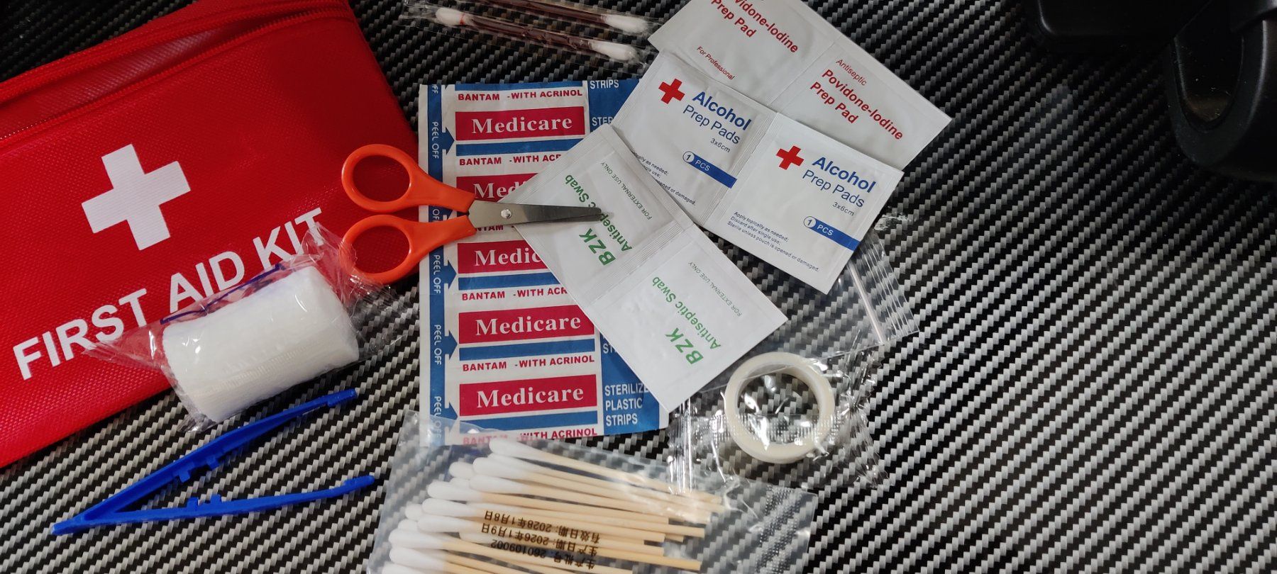 Kit di pronto soccorso: 12-teiliges Erste-Hilfe-Set, neu – Usato da Ettingen venduto da flouleFM 2