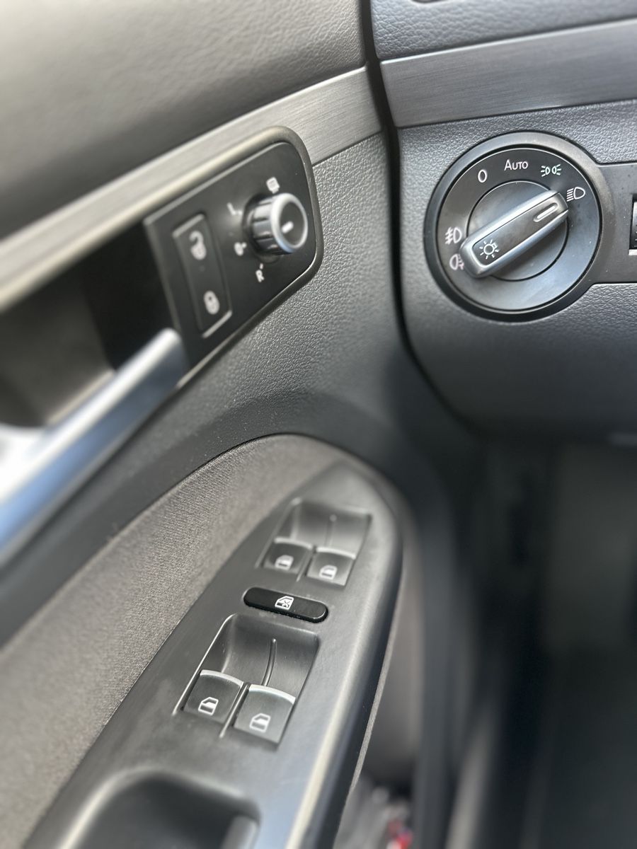 VW Automobili: VW Touran 2.0 Tdi frisch ab MFK – Usato da Fällanden venduto da May-bach 7