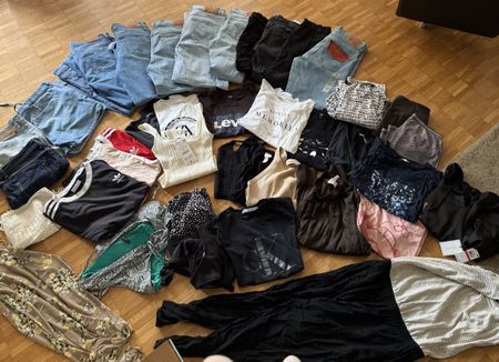 Kleider von Levis, Adidas, Cecile, Zara, HM etc. zum Verkauf