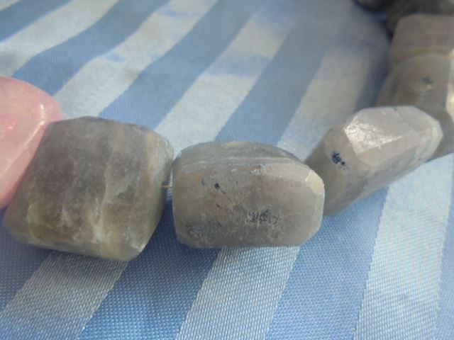 Catenine: Collier Lolite Sonnenstein + Rosenquarz – Usato da Hinwil venduto da Glasperlen 2