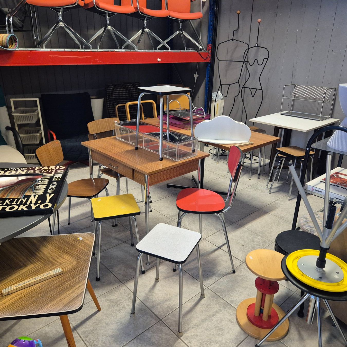 Sgabelli: Kelco Hocker Höcker Küchenhocker Tabouret grau – Usato da Nottwil venduto da Wondewa-Shop 9