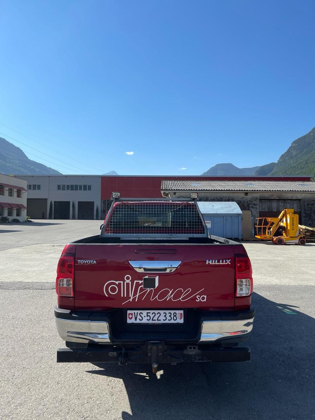 Toyota Autos: TOYOTA Hilux 2.8D-4D 4x4 – Gebraucht aus Evionnaz von Airnace 3
