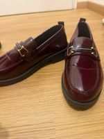 Damen Loafer Lackoptik dunkelrot mit Schnalle neuwertig