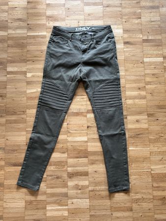 Neuwertige Jeans ONLY olivgrün Gr. M/30