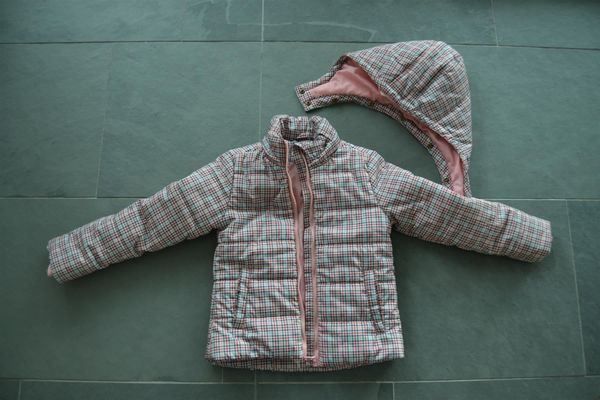 H&M Jacken & Mäntel: Wattierte Jacke,  H&M, Gr. 128 – Gebraucht aus Teufen AR von Maleaa