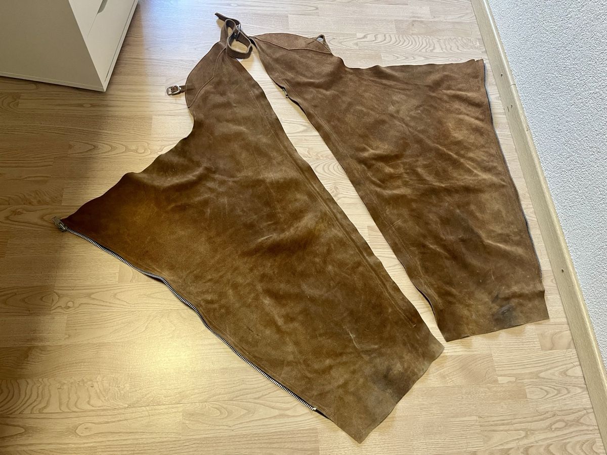 Pantalons: Wildleder-Chaps braun - Grösse ML – D'occasion à Gurmels par Ronnie74
