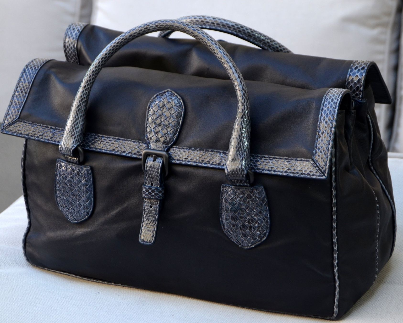 Bottega Veneta Taschen für Damen: Bottega Veneta Python Tasche / sac – Gebraucht aus Collonges von Auganien