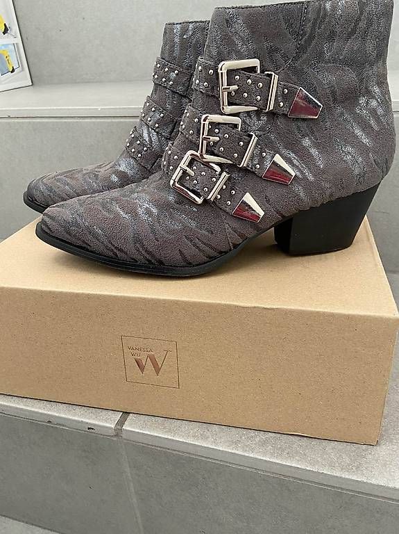 Damenschuhe: Bottines grises zèbrées T 39 Neuves – Gebraucht aus Confignon von MVAR 1