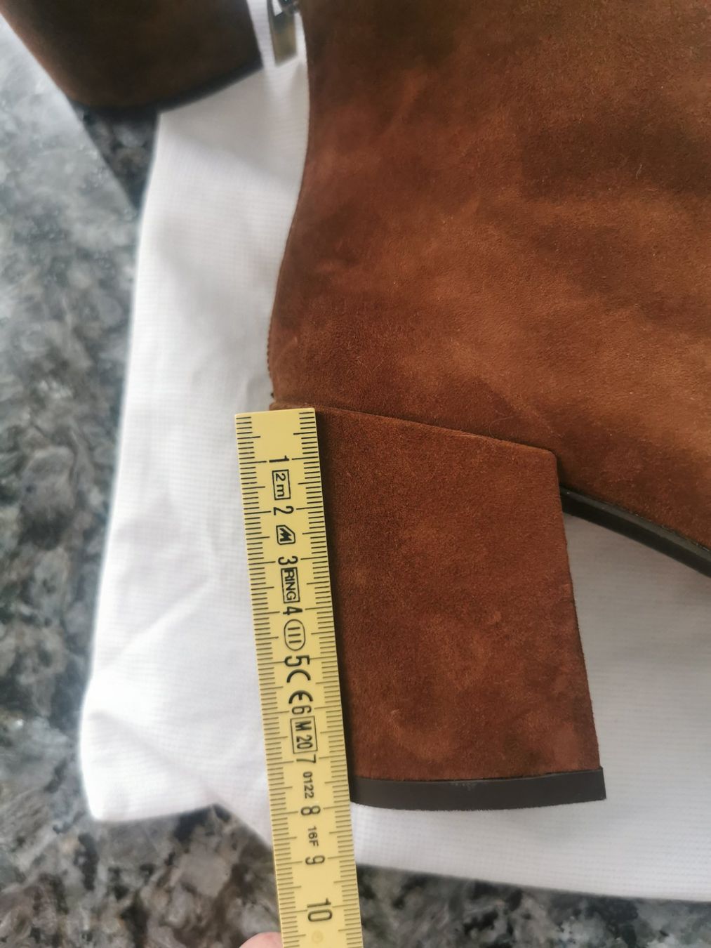 Scarpe da donna: Neue Stuart Weitzman Stiefeletten Grösse 40.5 – Nuovo (secondo la descrizione) da Luzern venduto da heart100 7