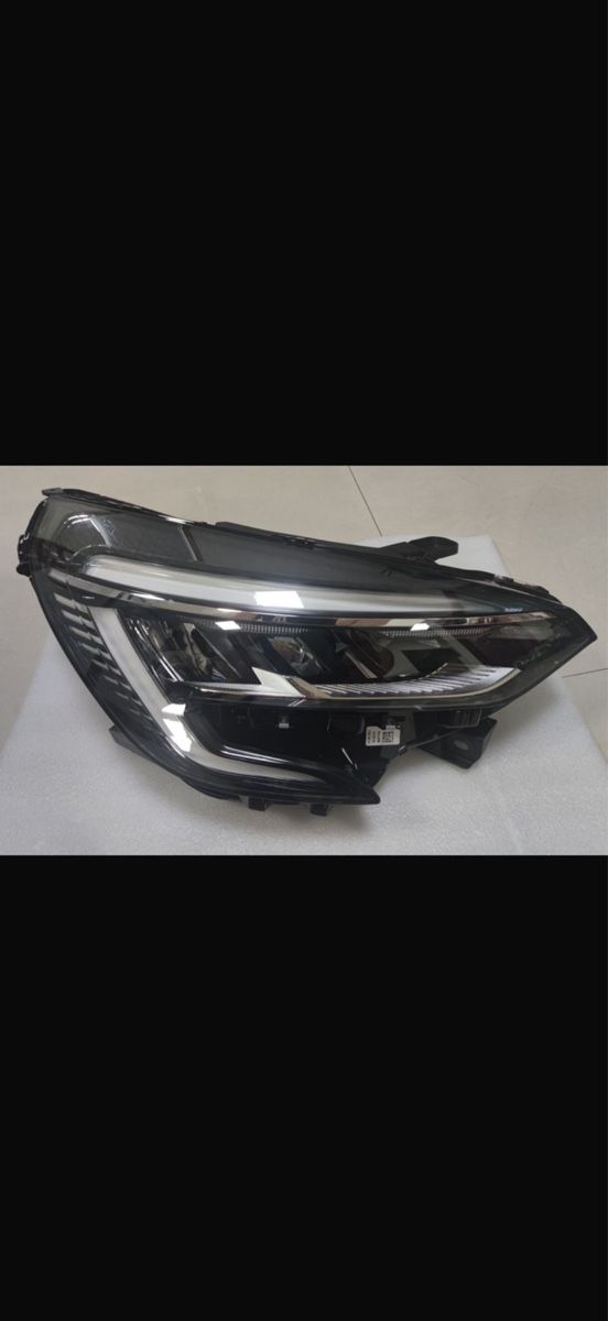Fari: Feu avant adaptable Renault Clio V phassses 1 full led  – Nuovo e nell'imballaggio originale da Genève venduto da abd_tww7