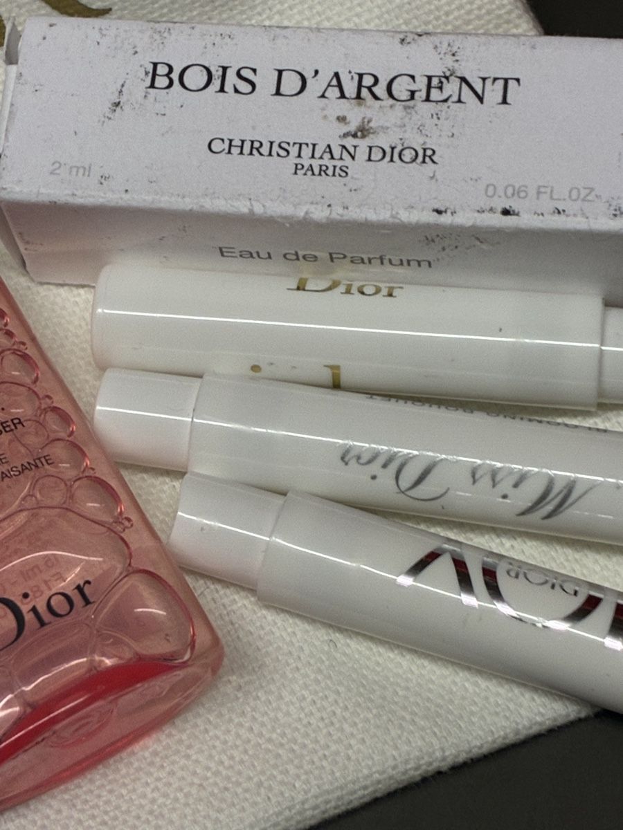 Dior Cura del viso: Dior Kosmetik-Set:  Pin, 2 Proben und Parfumüsterli - neu! – Nuovo e nell'imballaggio originale da Niederglatt ZH venduto da karinso 1