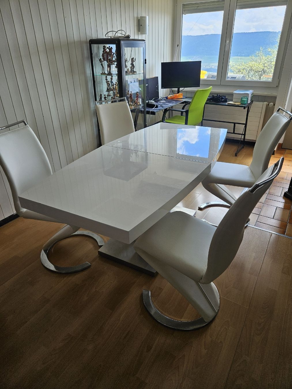 Set di tavolo e panche: table de cuisine + 4 chaises – Usato da Les Hauts-Geneveys venduto da Redfield45
