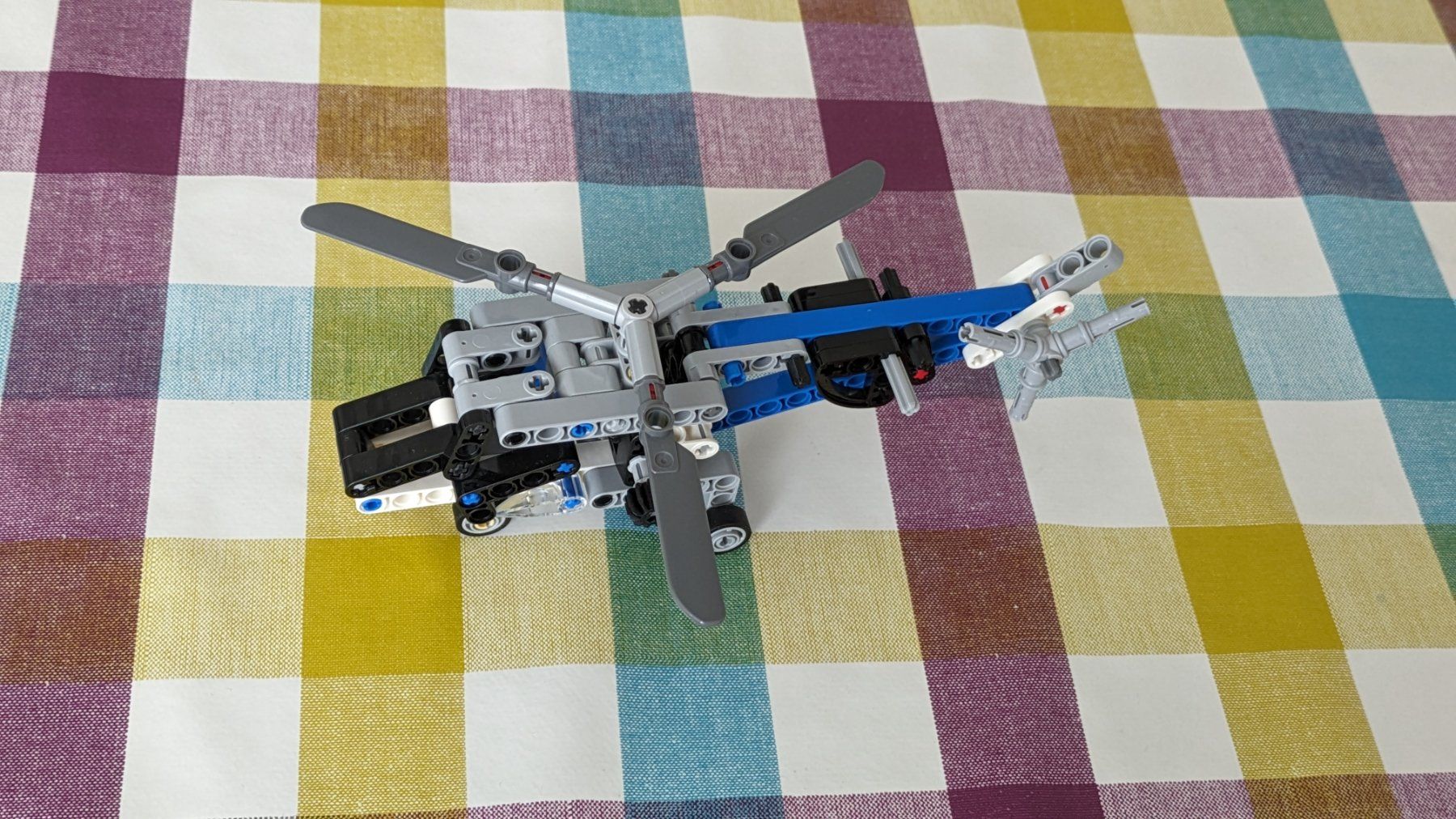 Technics Kit di costruzioni: LEGO Technic 42020 - Doppelrotor-Hubschrauber – Usato da Staufen venduto da Fleby84 1
