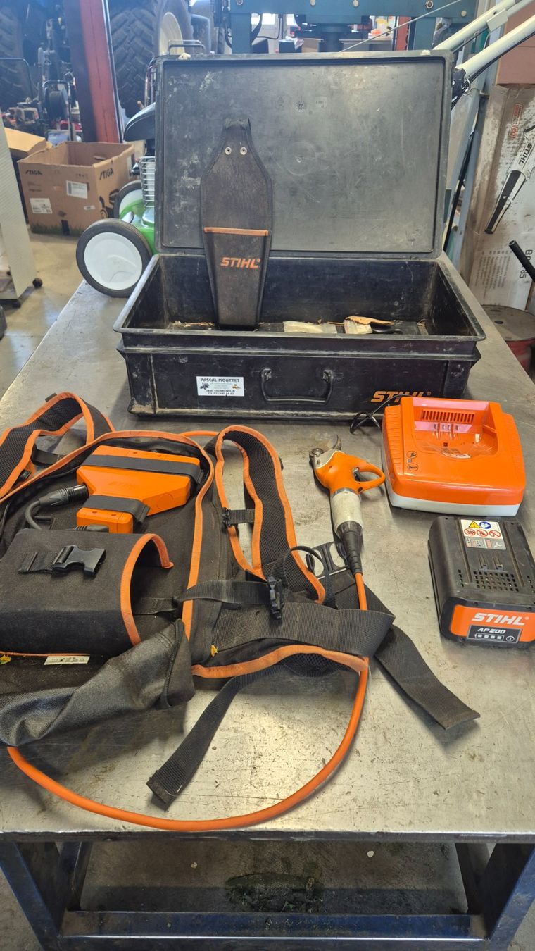 Stihl Tutti gli attrezzi: Sécateur Stihl – Usato da Courrendlin venduto da MouttetMachines 3