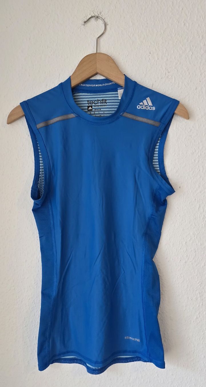 Adidas Leibchen & Hosen: Débardeur compression Adidas Techfit bleu taille M – Gebraucht aus Genève von MariaS2 1