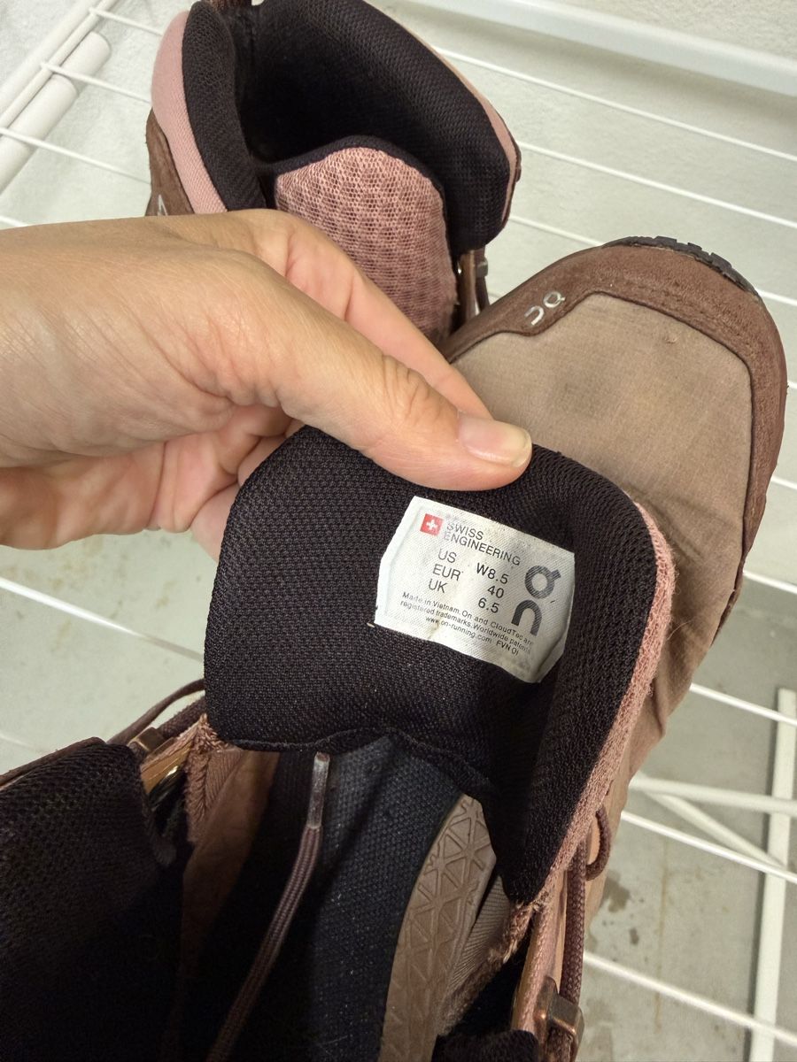 On Scarpe da donna: On Wanderschuhe  – Usato da Zürich venduto da car_bd57 4