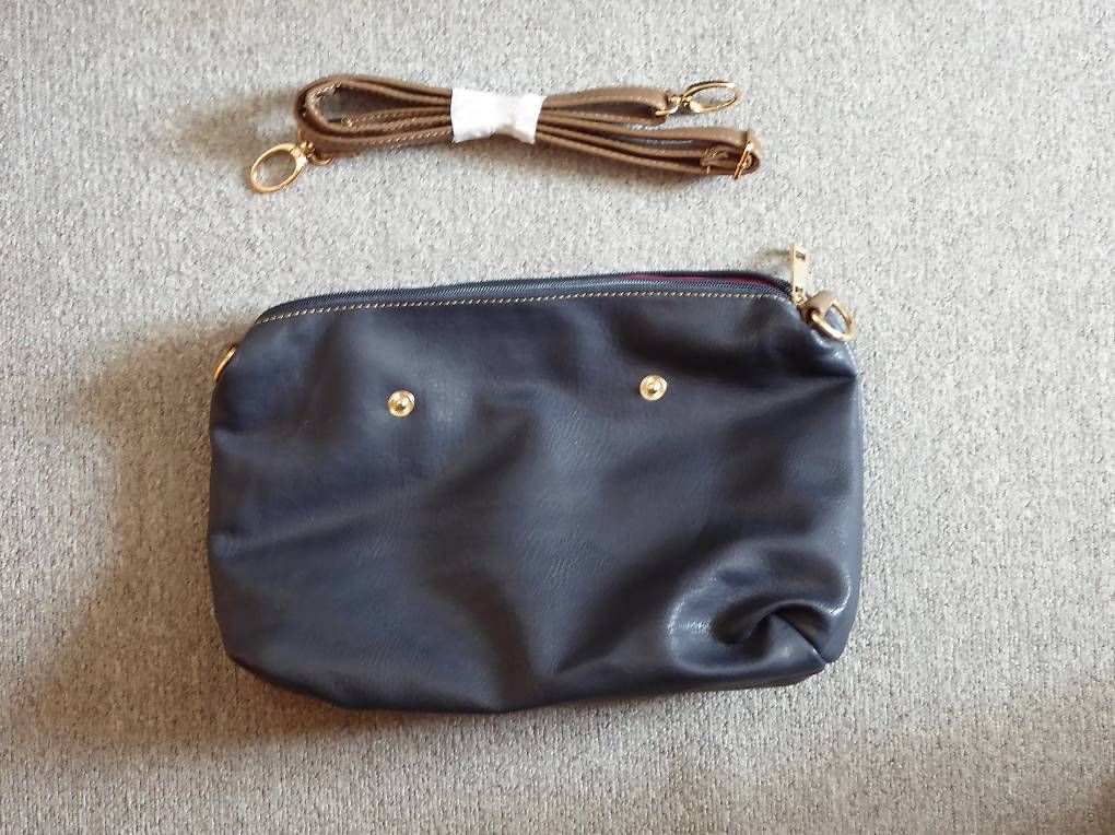 Borse da donna: Neue Kunstleder Tasche blau, mit separater Innentasche – Nuovo e nell'imballaggio originale da Wald ZH venduto da e8e 4