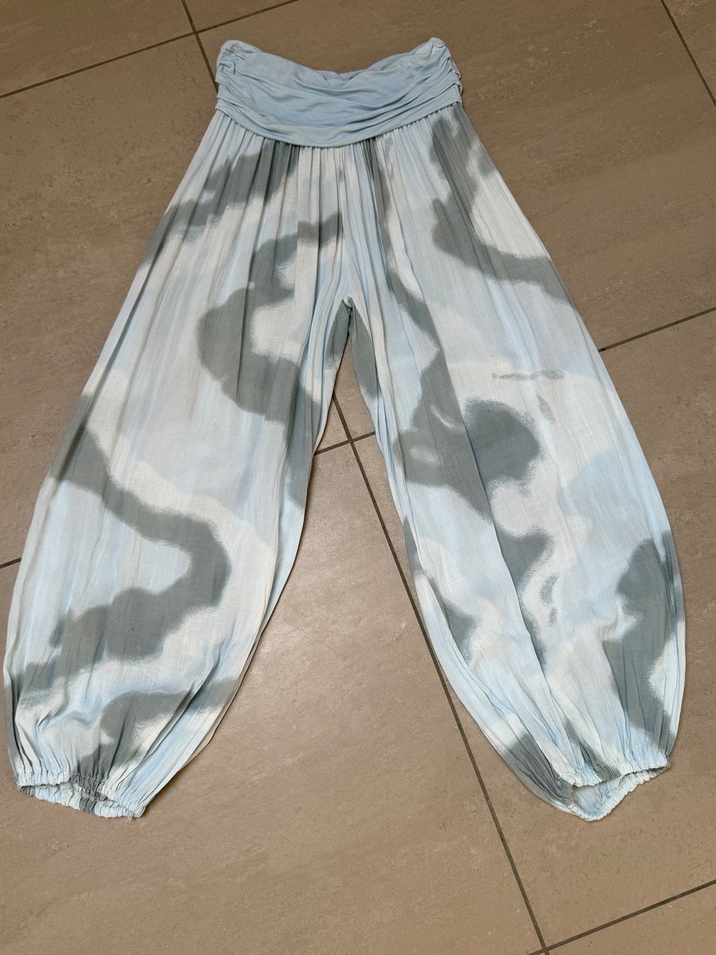 Pantaloni: Boho Pumphose aus Italien – Nuovo (secondo la descrizione) da Sigriswil venduto da ck56