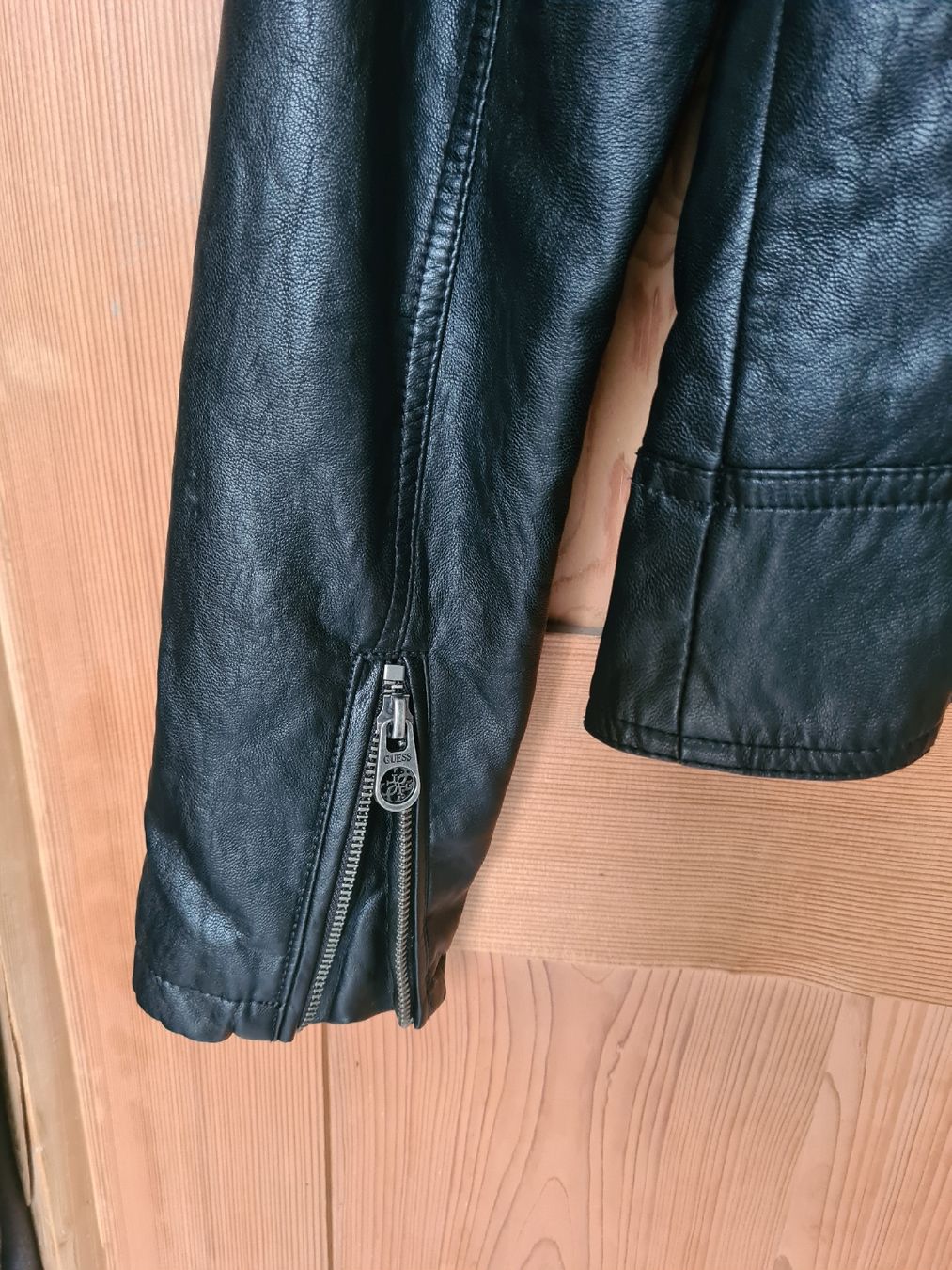 Guess Giacche: Kunstlederjacke von Guess – Nuovo (secondo la descrizione) da Schlatt ZH venduto da Deiali 3