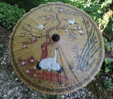 Sonnenschirm mit Kranichmotiv, Asiatika