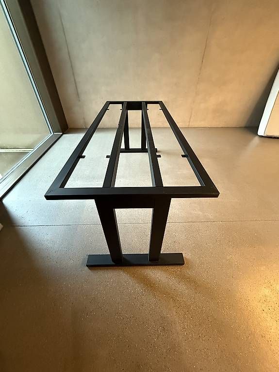 Altri mobili: Pied de table en acier noir – Usato da Vevey venduto da Sarah0808 1