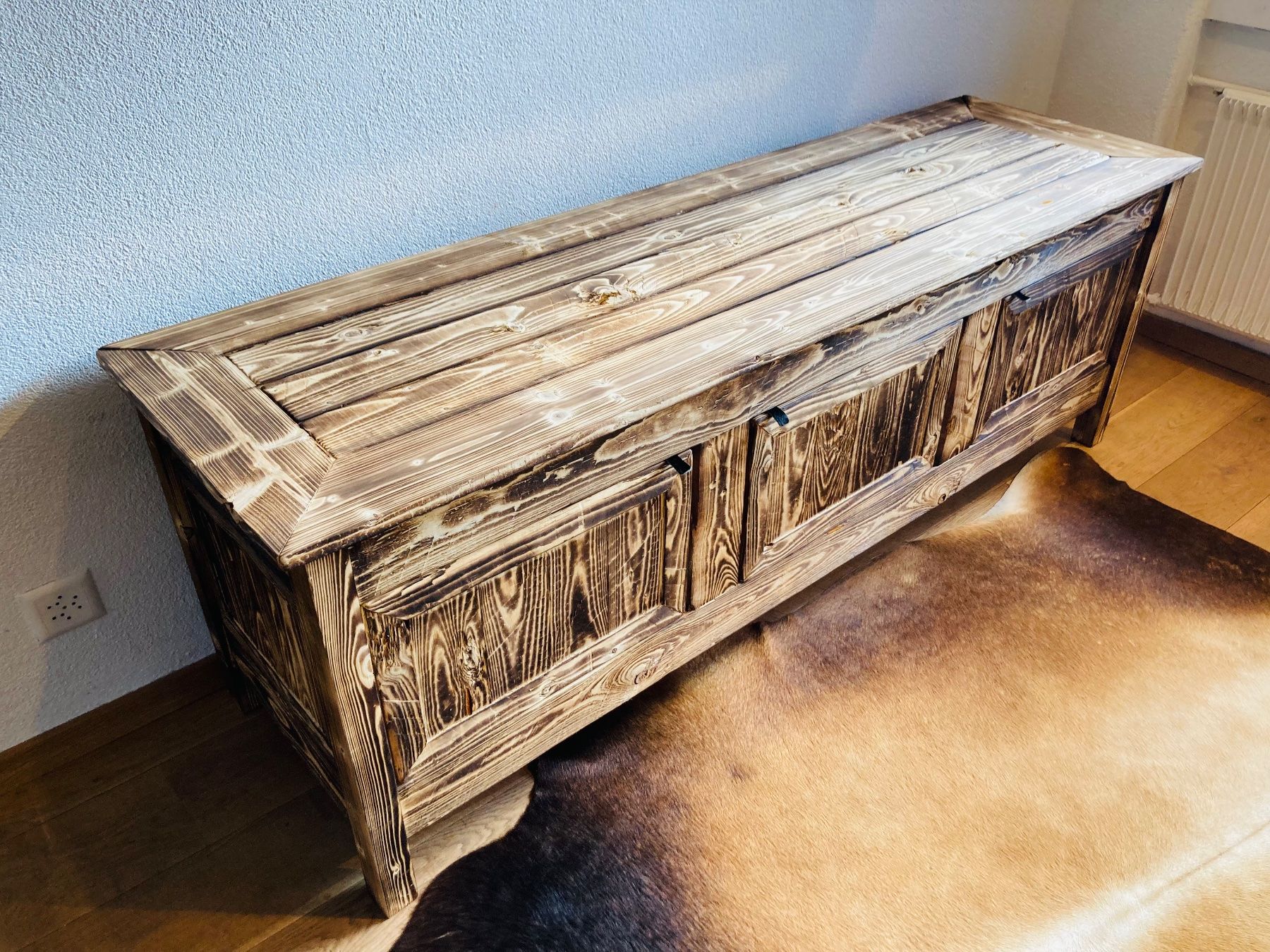 Cassettiere: Schönes Sideboard aus Fichte geflammt – Nuovo (secondo la descrizione) da Domat/Ems venduto da Stein_und_Holzbruch 3