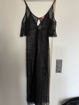 Schwarzes Spitzenkleid von Resort Gr. XS - Sommer Must-have!