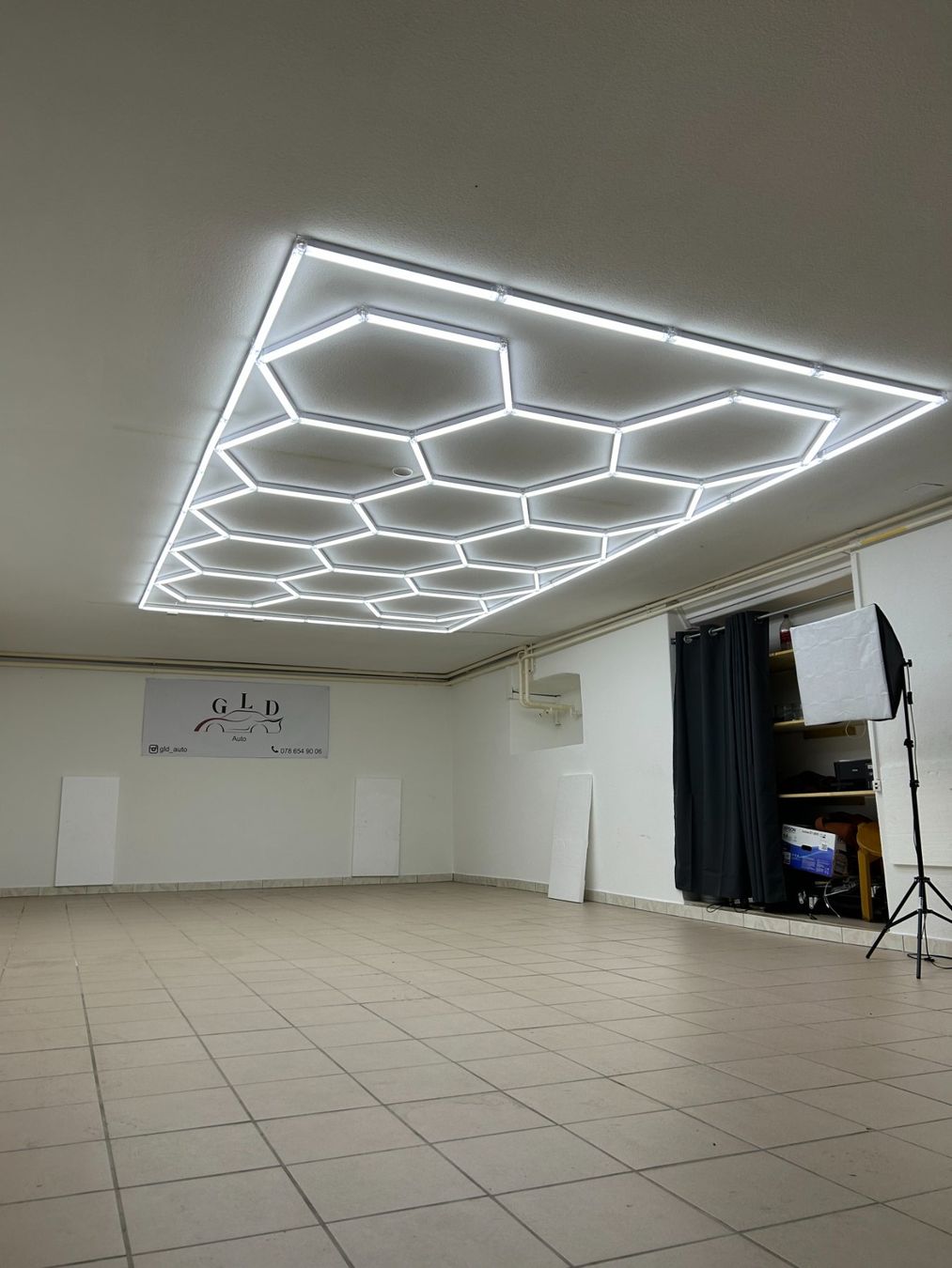 Lampadari & plafoniere: Plaffonier Hexagone led garage barber – Nuovo e nell'imballaggio originale da Marin-Epagnier venduto da aat_m5ly